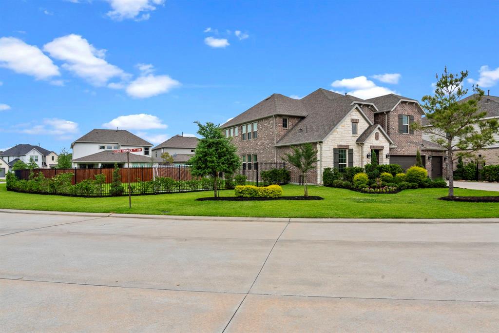102 Cedar Hammock Trail, The Woodlands, Texas image 5