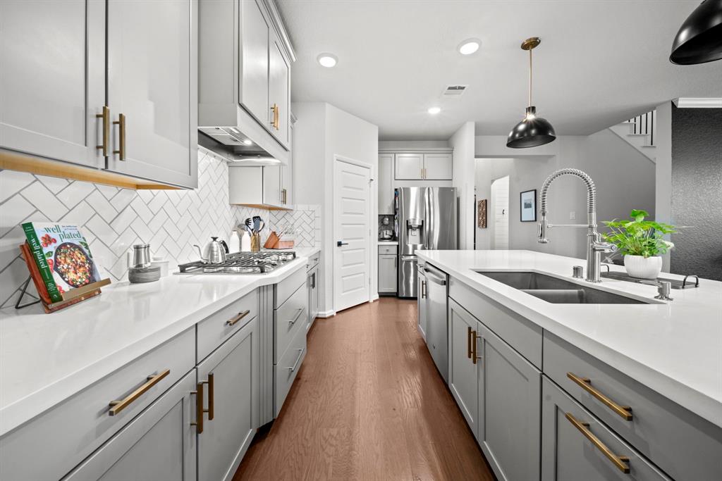 102 Cedar Hammock Trail, The Woodlands, Texas image 18