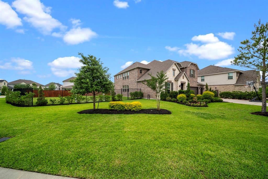 102 Cedar Hammock Trail, The Woodlands, Texas image 6