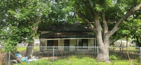 Single Family Residence in Palacios TX 606 4th Street.jpg
