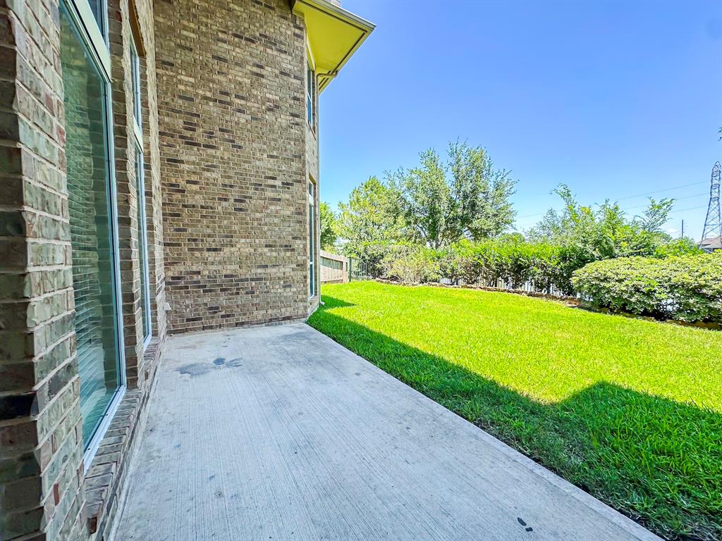 2703 Raven Ridge Drive, Pearland, Texas image 38