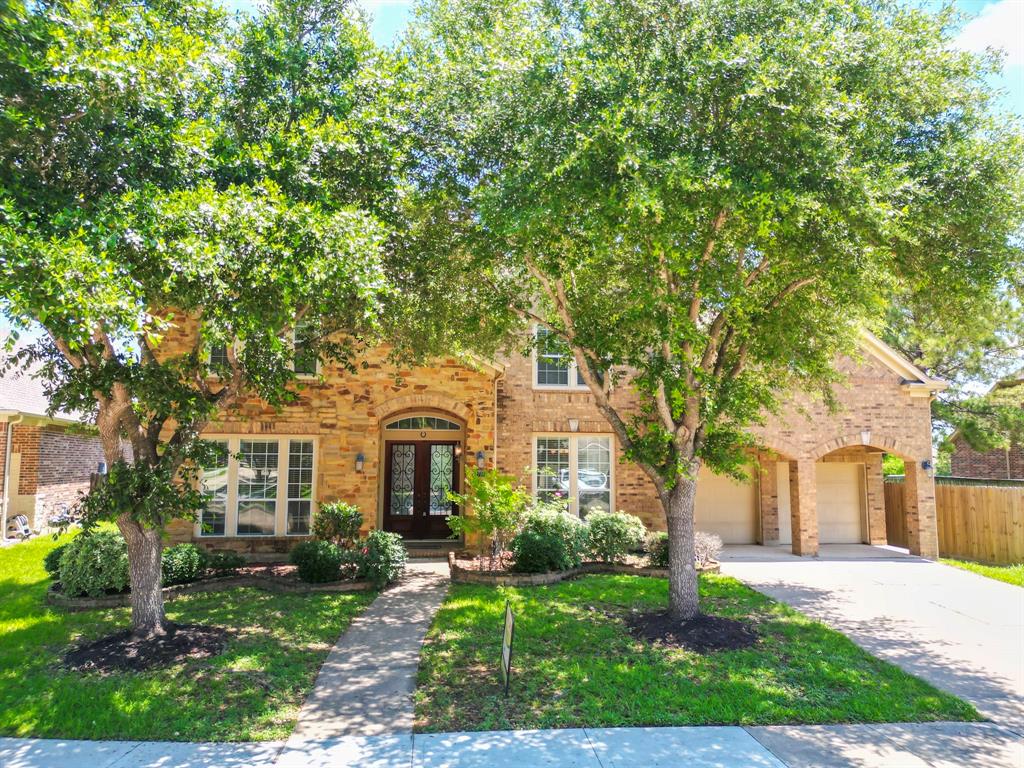 2703 Raven Ridge Drive, Pearland, Texas image 2