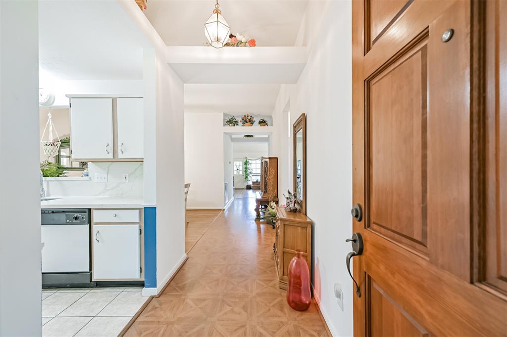 831 Woodfern Glen Lane, Pearland, Texas image 3
