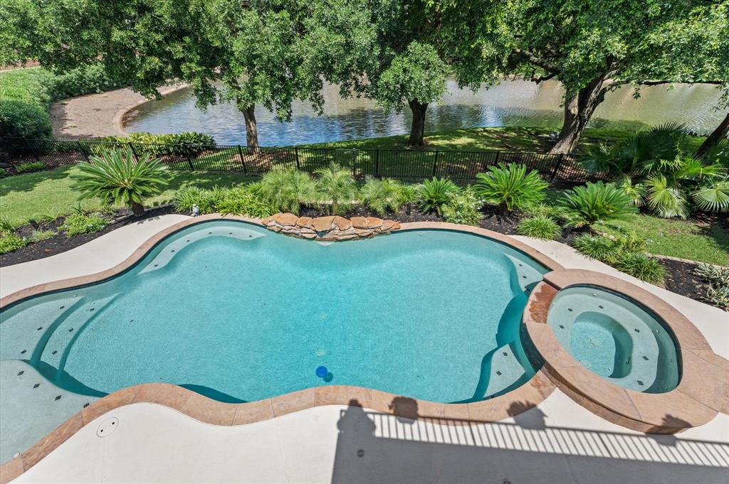 20 Clear Springs Court, Sugar Land, Texas image 3
