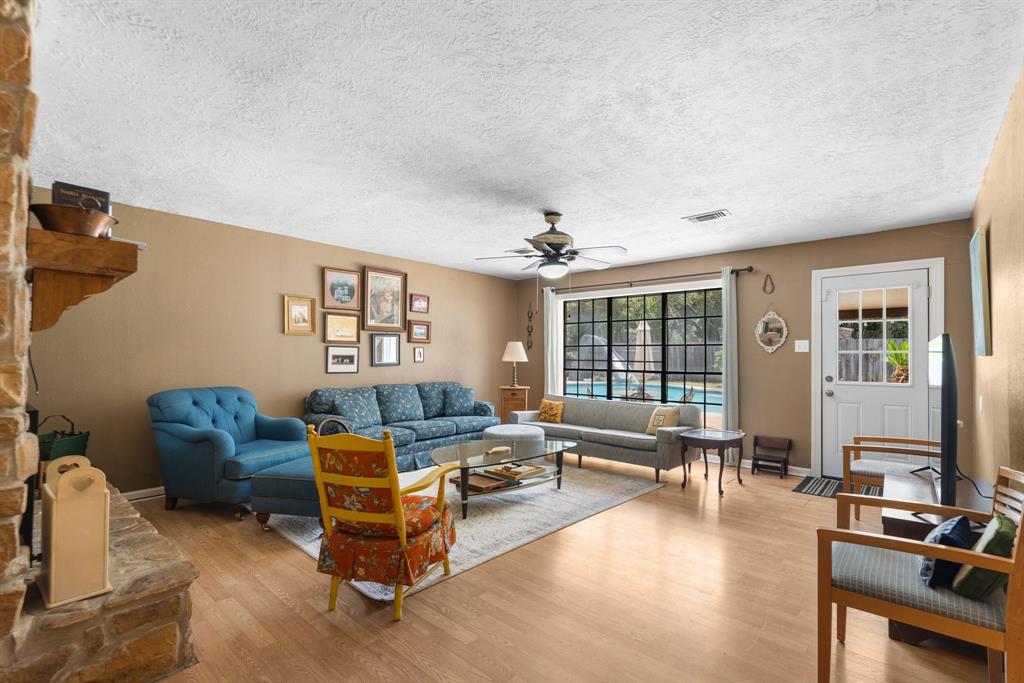 1001 Windy Drive, Brenham, Texas image 4
