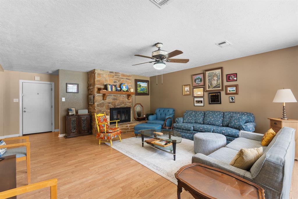 1001 Windy Drive, Brenham, Texas image 5