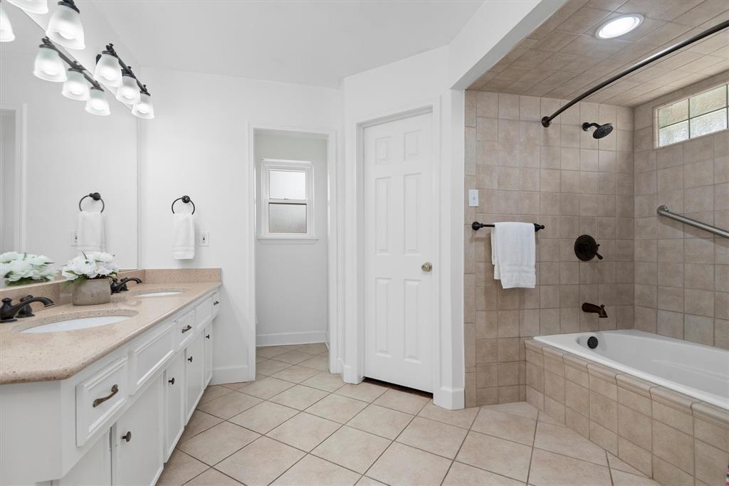 8318 Everleaf Drive, Spring, Texas image 22