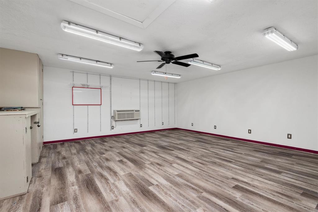 8318 Everleaf Drive, Spring, Texas image 30