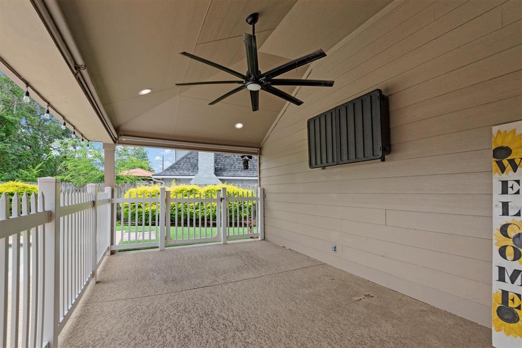 8318 Everleaf Drive, Spring, Texas image 32