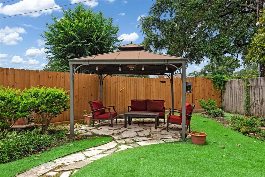 8318 Everleaf Drive, Spring, Texas image 36