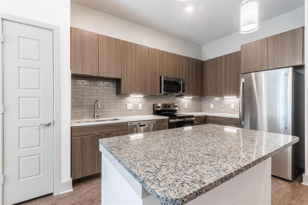 299 W Gray Street 413