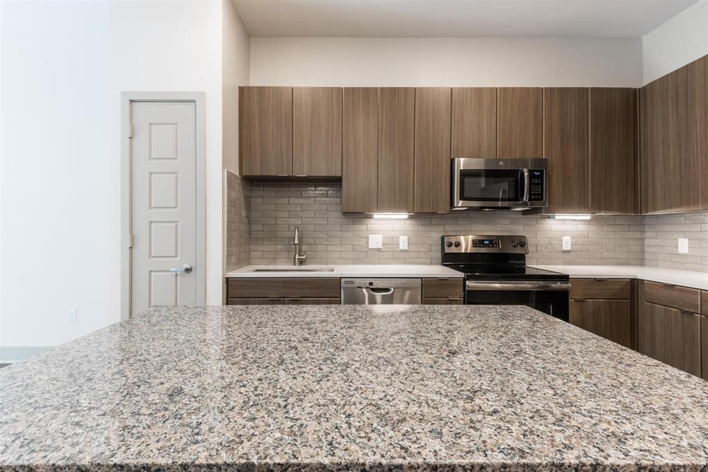 299 W Gray Street 413