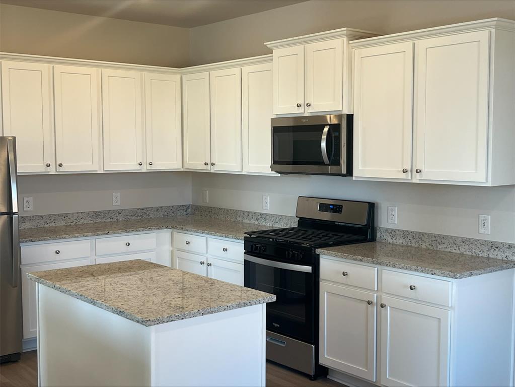 15850 Berry Hill Drive, Conroe, Texas image 3