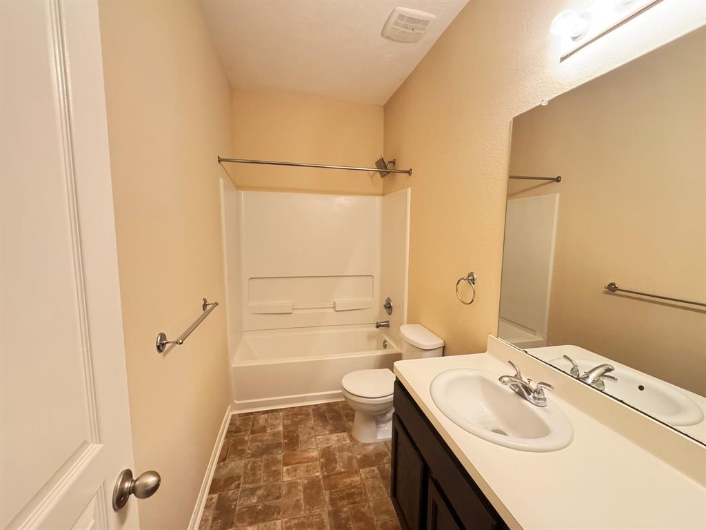 42 Blisten Spring Drive, Manvel, Texas image 24