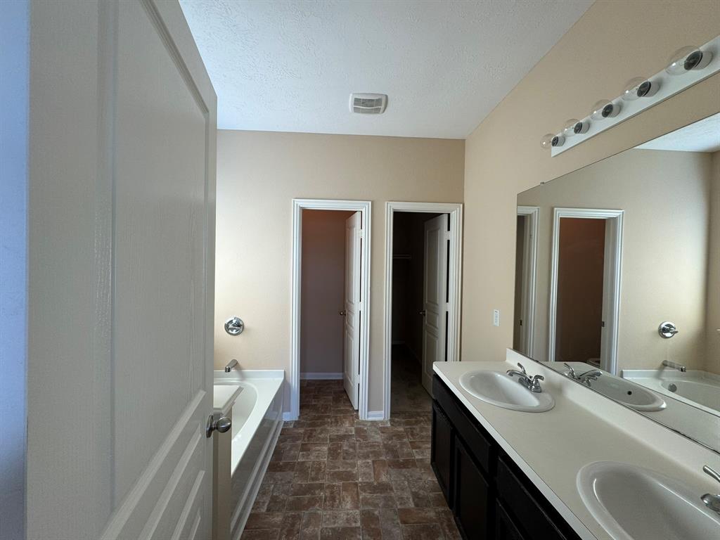 42 Blisten Spring Drive, Manvel, Texas image 12