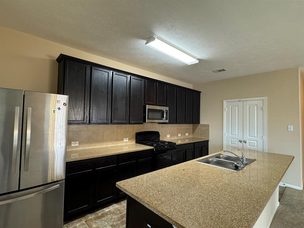 42 Blisten Spring Drive, Manvel, Texas image 4