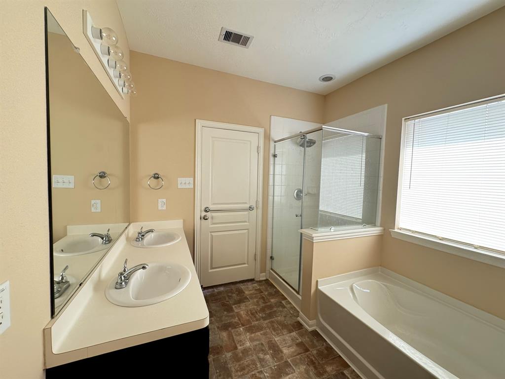 42 Blisten Spring Drive, Manvel, Texas image 13