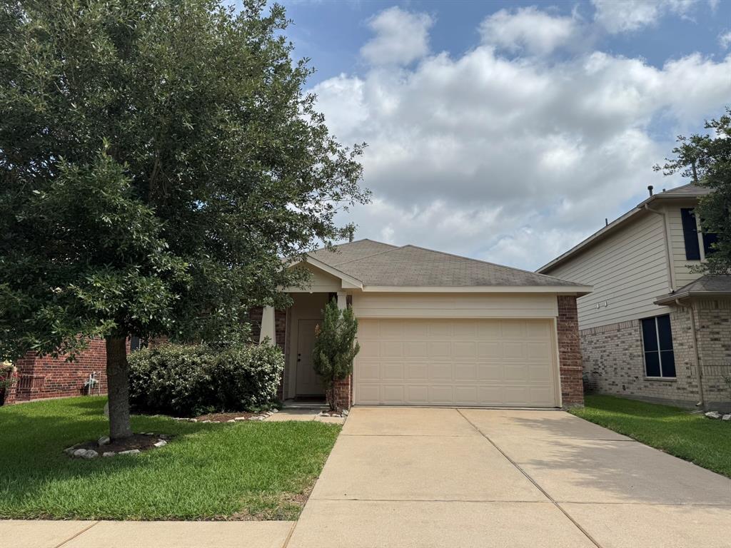 42 Blisten Spring Drive, Manvel, Texas image 1