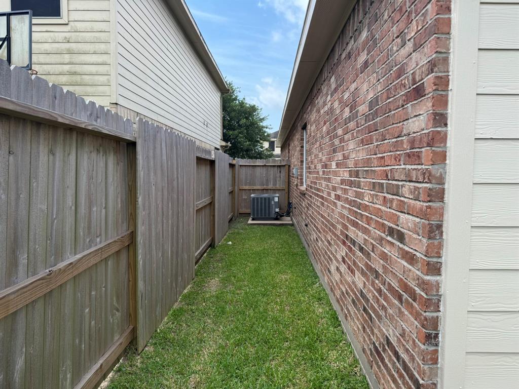 42 Blisten Spring Drive, Manvel, Texas image 20