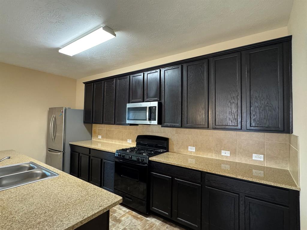 42 Blisten Spring Drive, Manvel, Texas image 7