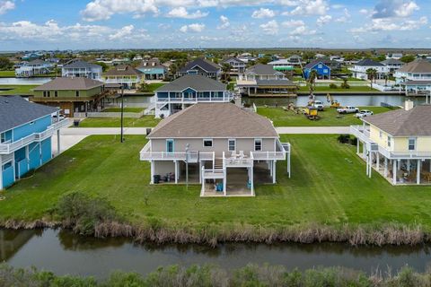 Single Family Residence in Crystal Beach TX 1110 Lagoon Drive 6.jpg