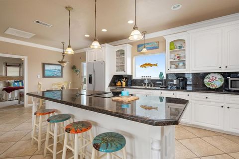 Single Family Residence in Crystal Beach TX 1110 Lagoon Drive 26.jpg