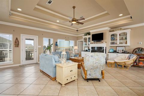 Single Family Residence in Crystal Beach TX 1110 Lagoon Drive 20.jpg