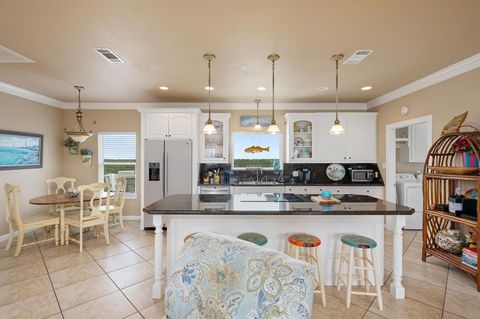 Single Family Residence in Crystal Beach TX 1110 Lagoon Drive 25.jpg