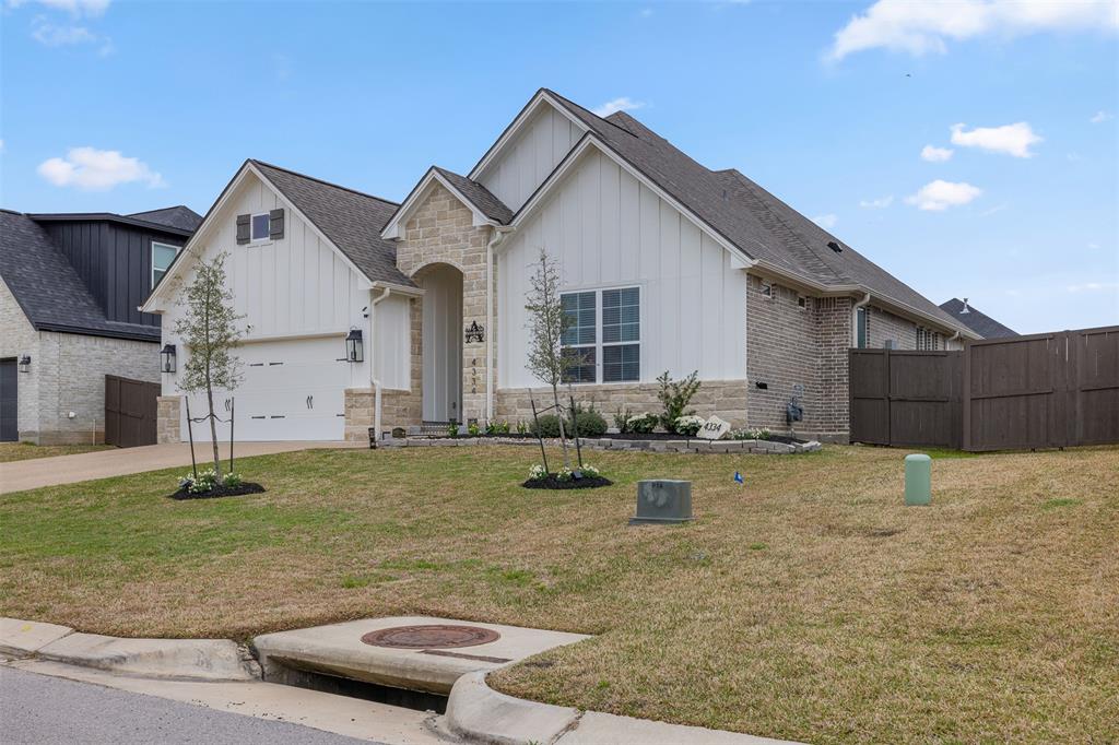 4334 Fox River Lane, Bryan, Texas image 3