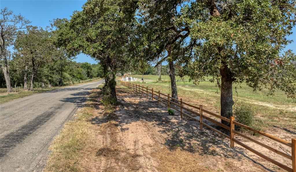 195 Bellwood Lake Lane, Bellville, Texas image 8