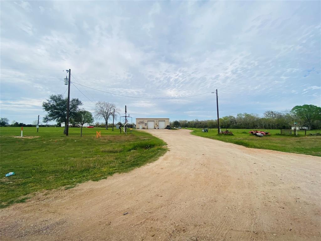 1021 Star Lane Lane, Alleyton, Texas image 10