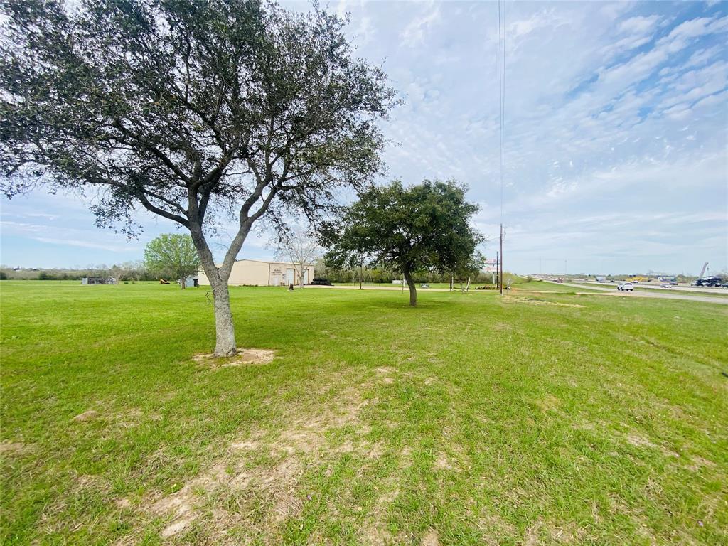 1021 Star Lane Lane, Alleyton, Texas image 4