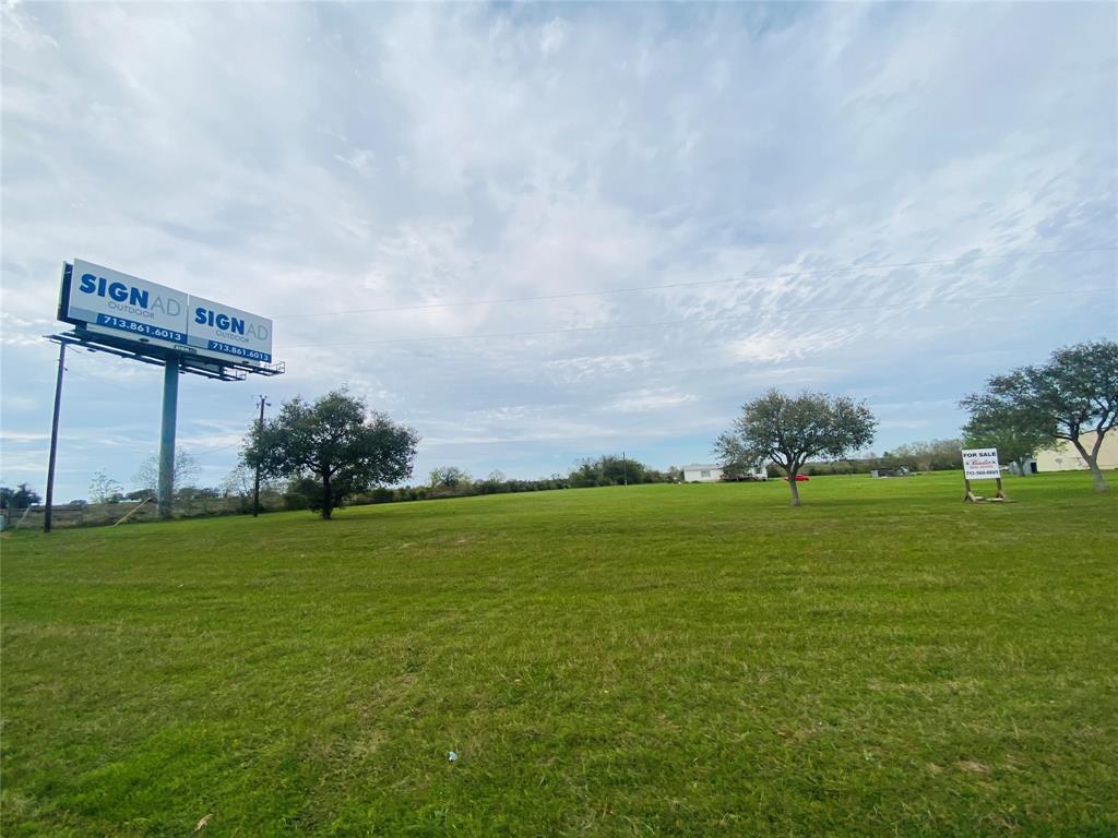 1021 Star Lane Lane, Alleyton, Texas image 1