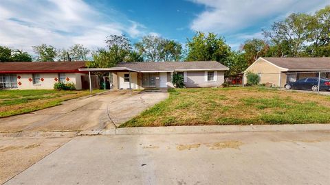 Single Family Residence in Houston TX 5315 Greylog Drive.jpg