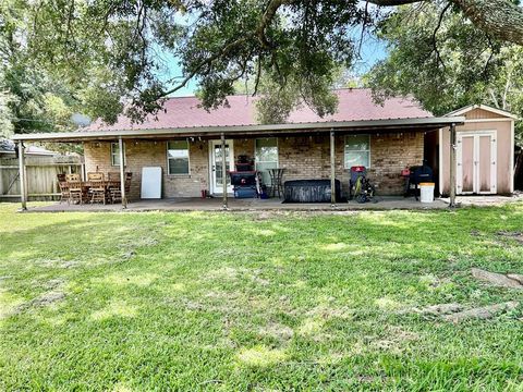 A home in Angleton