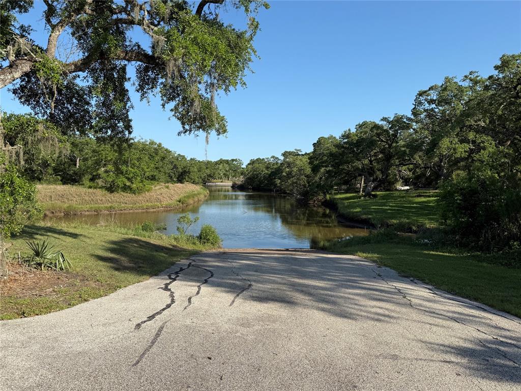 104 Legend Lane, Angleton, Texas image 13