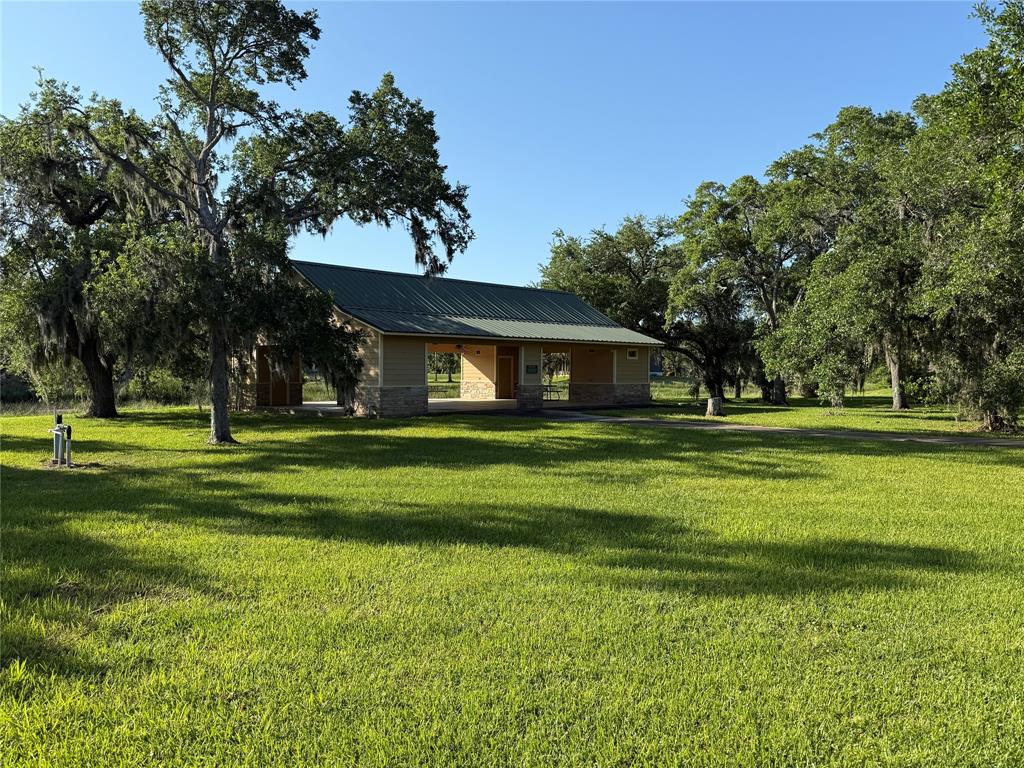 104 Legend Lane, Angleton, Texas image 11