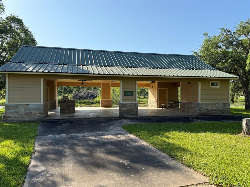 104 Legend Lane, Angleton, Texas image 10