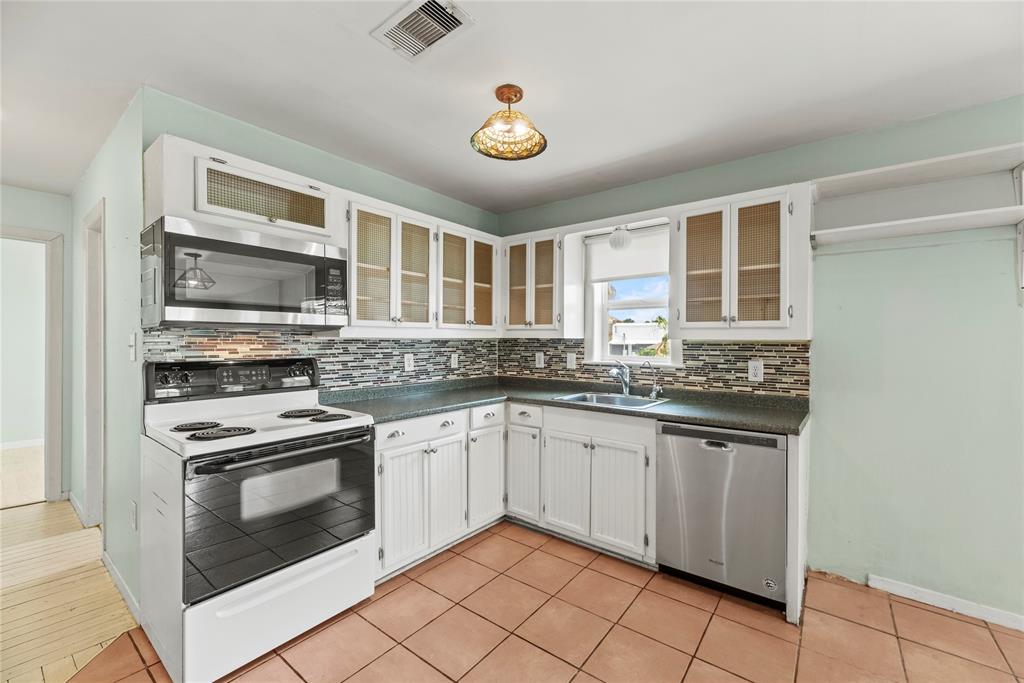 450 Creek Drive, Freeport, Texas image 12