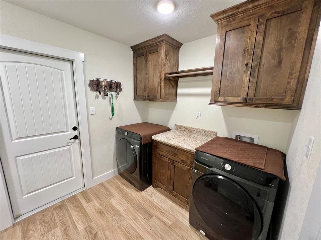 744 Quarter Horse Trail, Angleton, Texas image 17