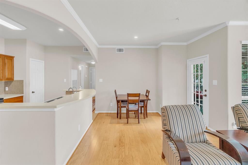 6607 Lake Woodlands Drive 322