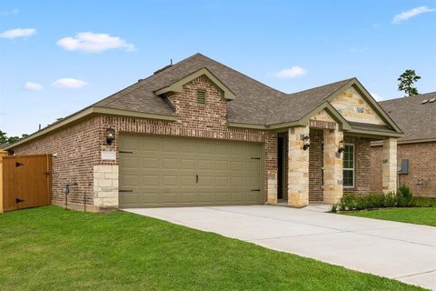 Single Family Residence in Conroe TX 6143 White Spruce Drive.jpg