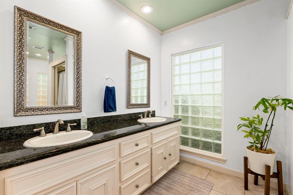 863 W 43rd Street, Houston, Texas image 22