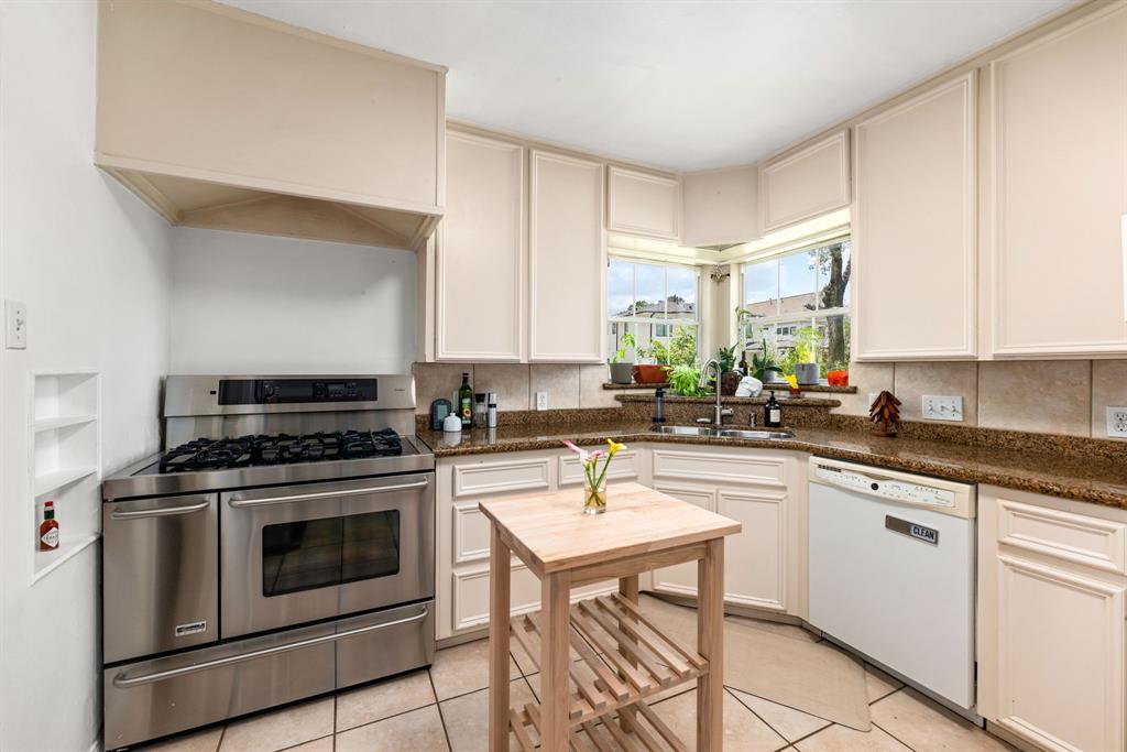863 W 43rd Street, Houston, Texas image 11