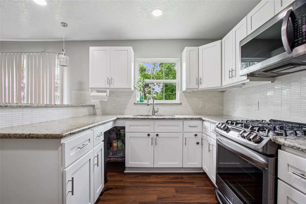 7966 Bonaire Street, Houston, Texas image 8