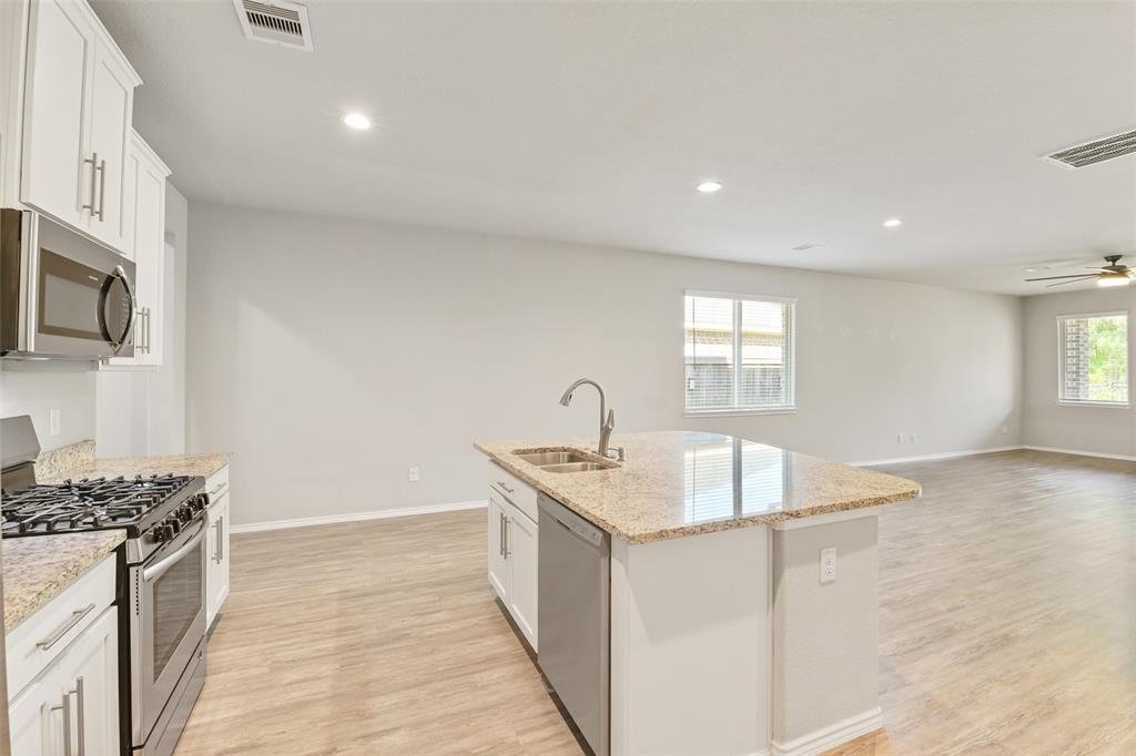 16833 Pink Wintergreen Drive, Conroe, Texas image 8
