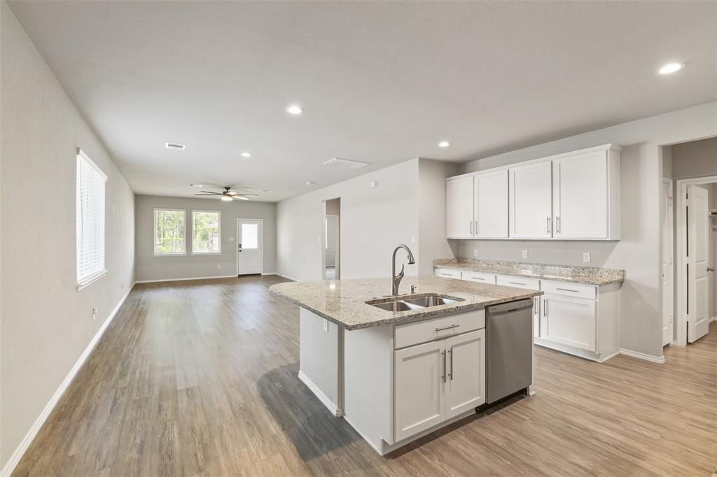 16833 Pink Wintergreen Drive, Conroe, Texas image 7