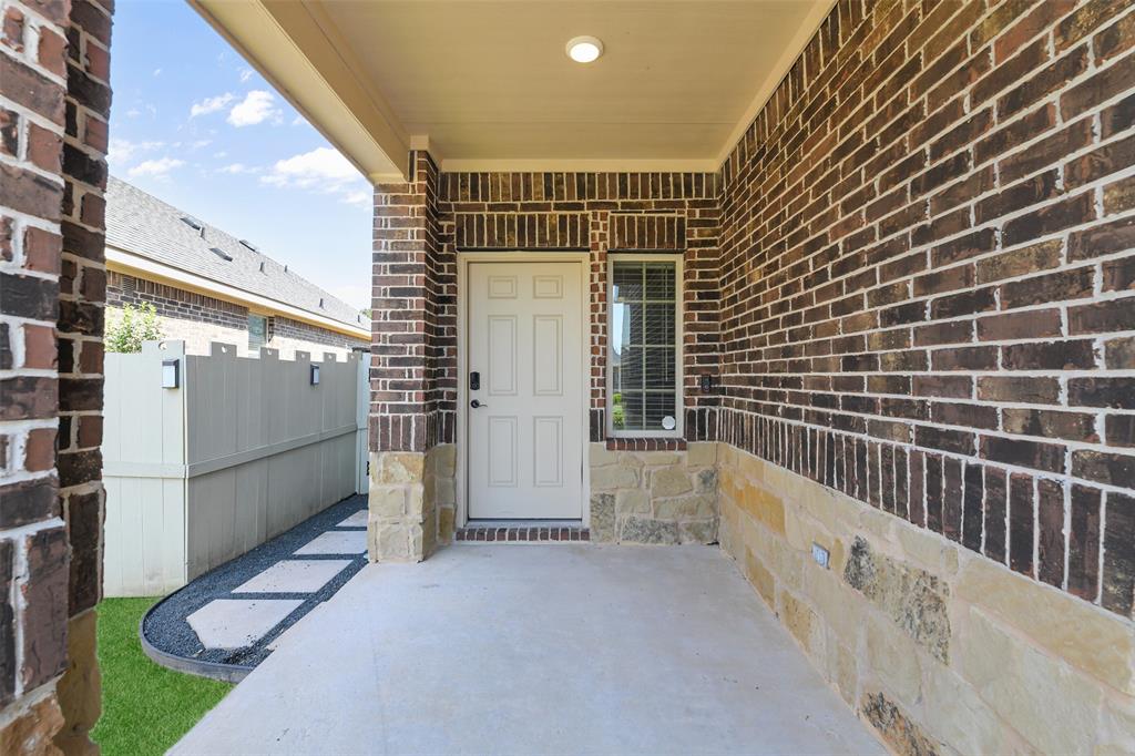 16833 Pink Wintergreen Drive, Conroe, Texas image 3