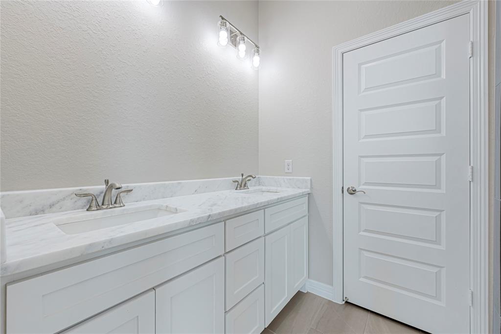 310 Little Spring Court, Anahuac, Texas image 20
