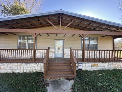 Photo of 206 Grayson Street, Teague, TX 75860 (MLS # 96922636) Photo of 206 Grayson Street, Teague, TX 75860 (MLS # 96922636)